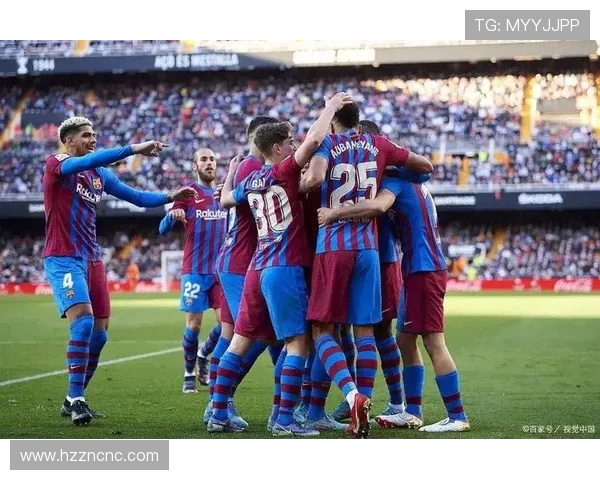 埃尔切队三名巴萨背景球员赛前赛后热情互动展现深厚情谊 埃尔切队三名巴萨背景球员赛前赛后热情互动展现深厚情谊